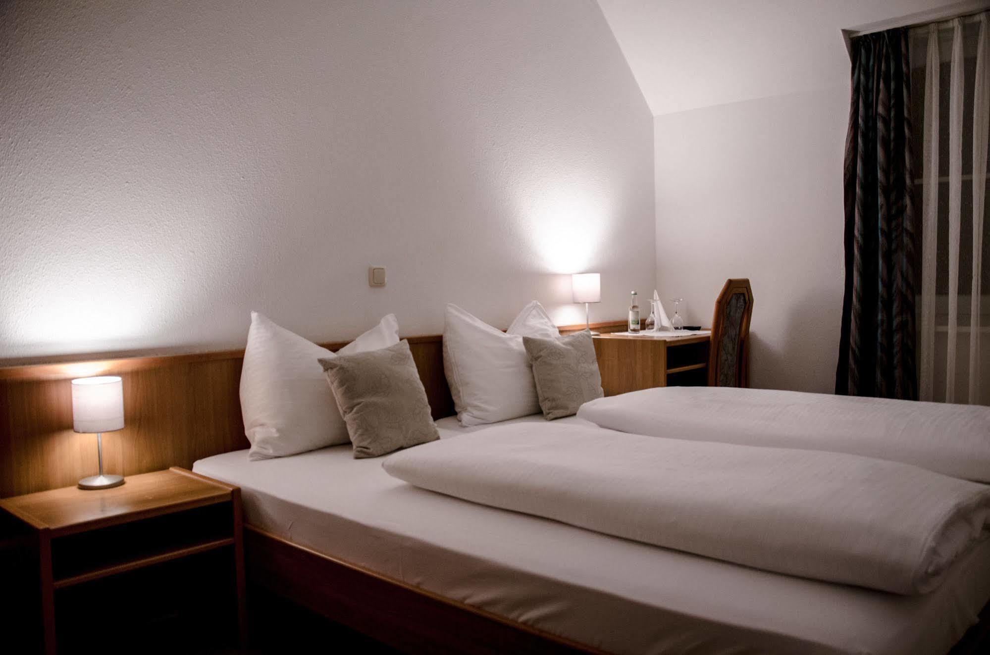 Hotel Blaue Traube ショーンガウ エクステリア 写真